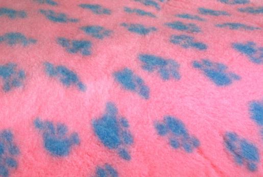 Меховой коврик для собак на нескользящей основе Bronte Glen, розовый